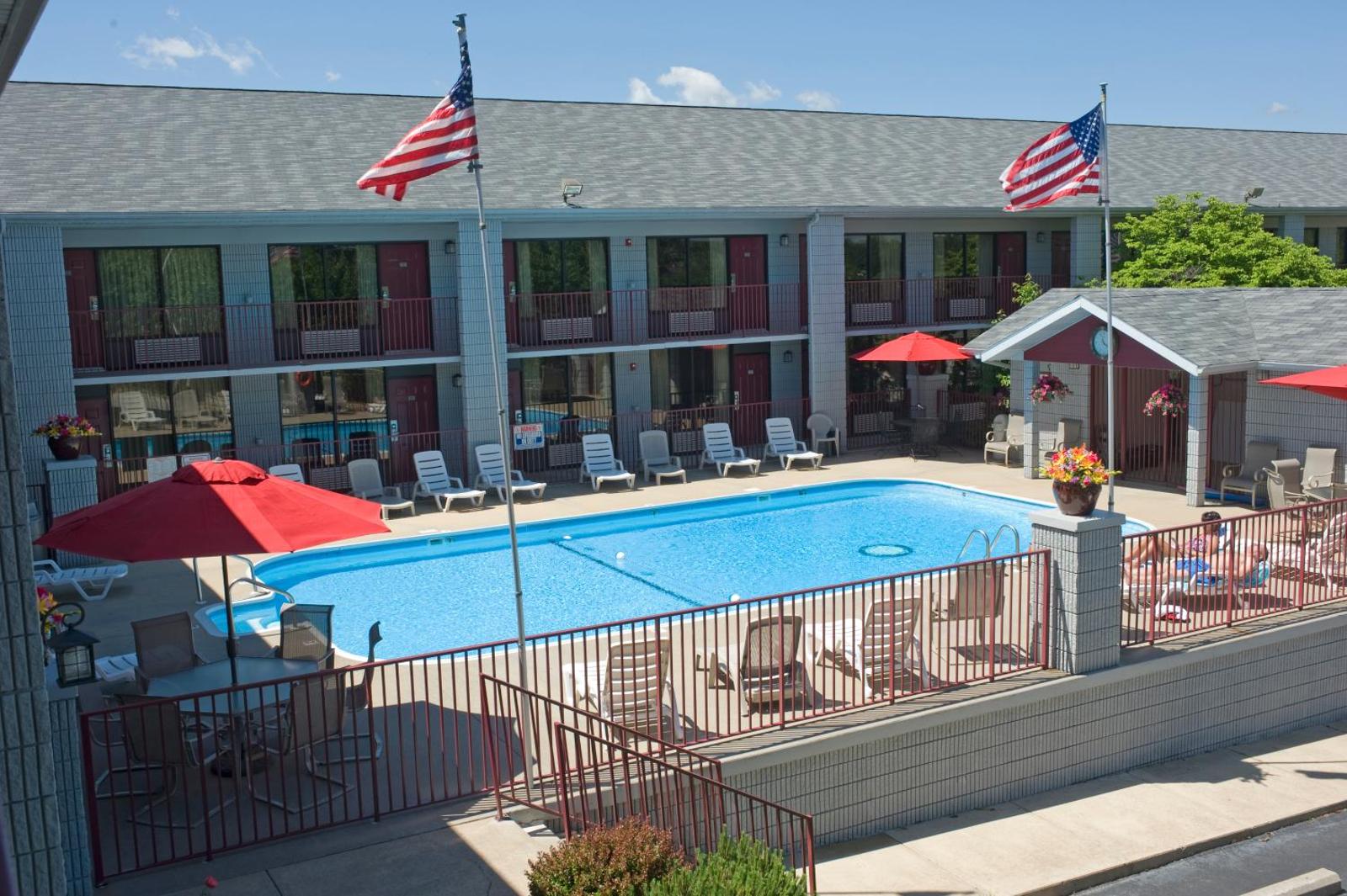 Ramada by Wyndham Branson Main image 1